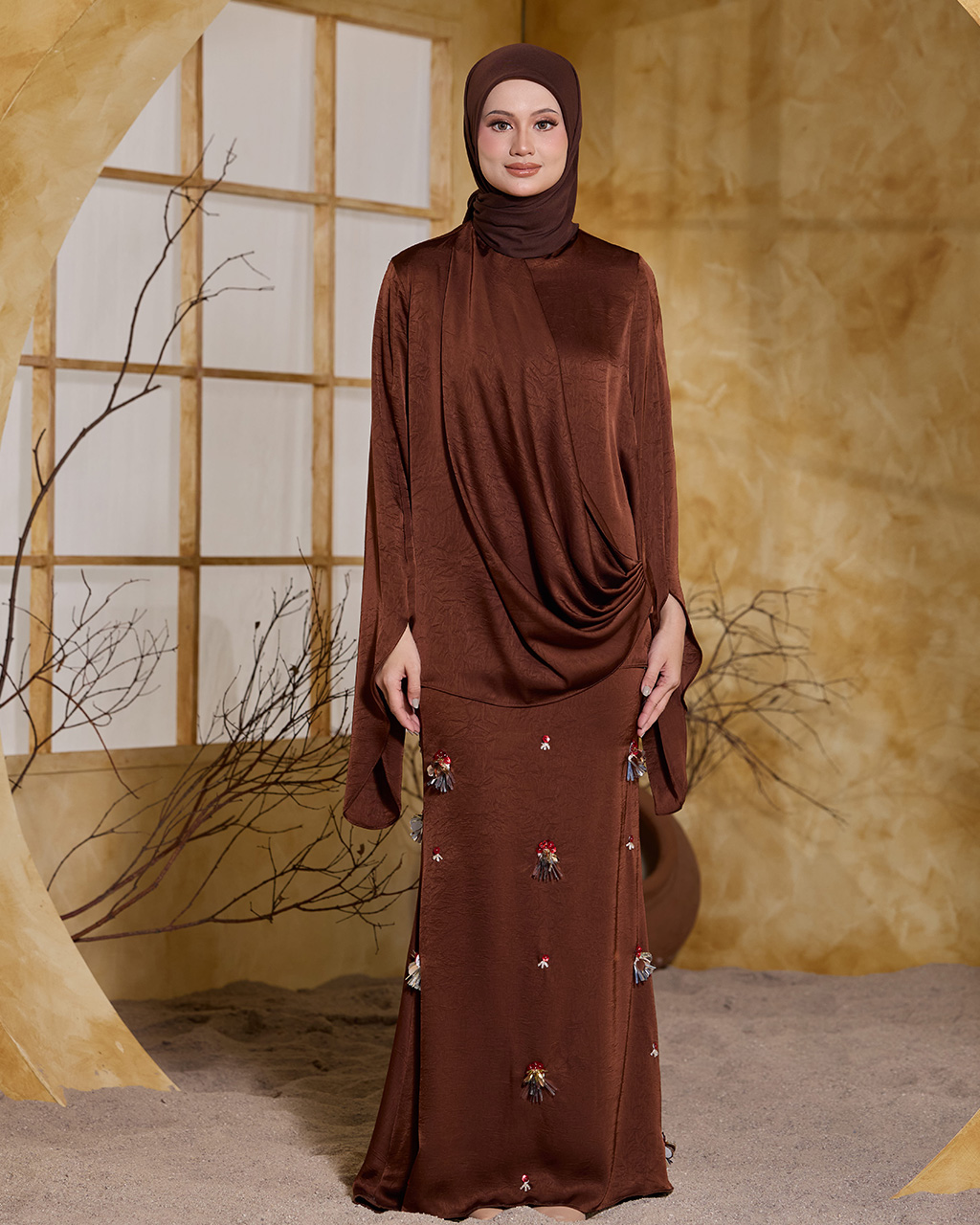 LAYLAA IN RICH BROWN