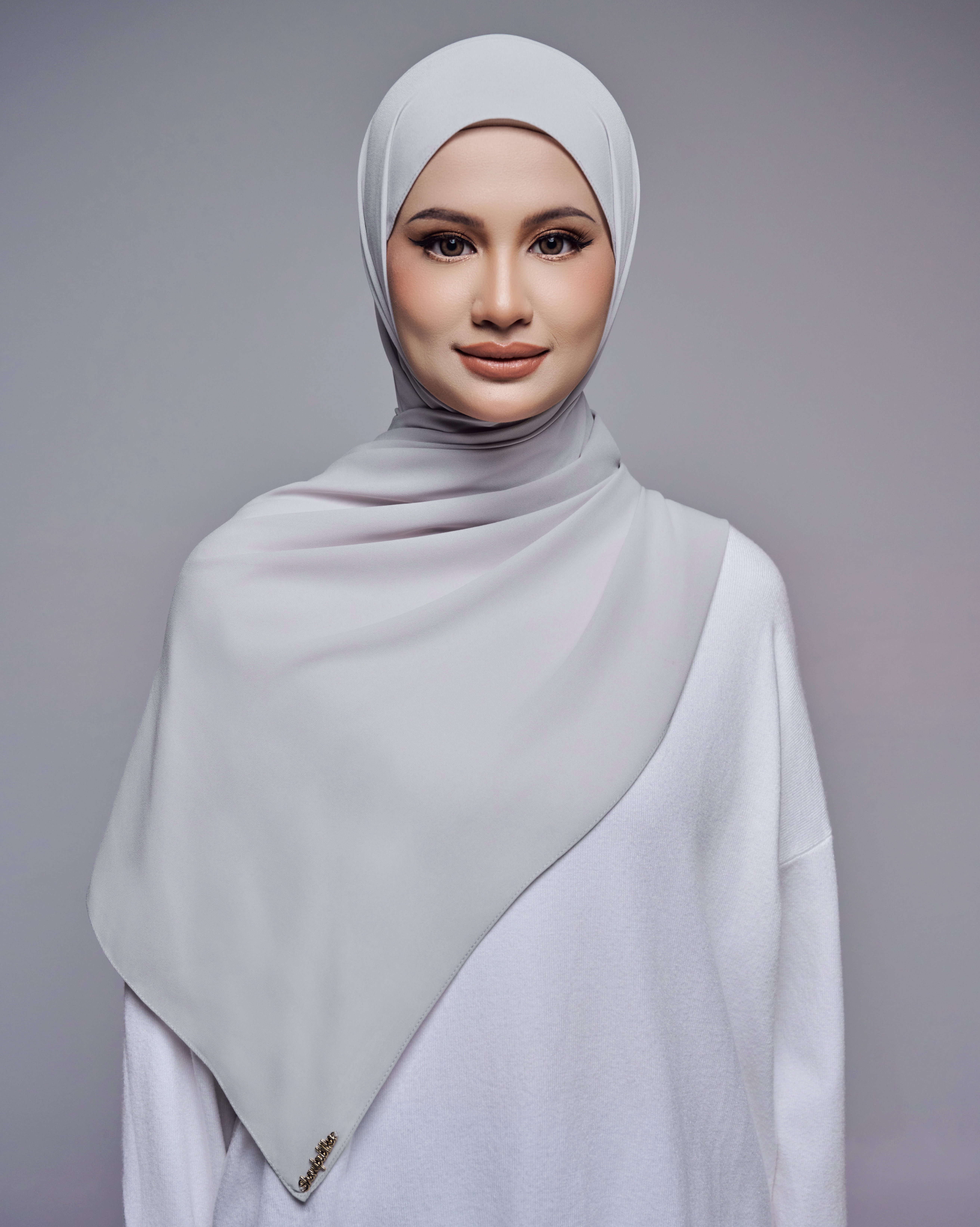 MALIQA SHAWL 2.0 IN LIGHT GREY