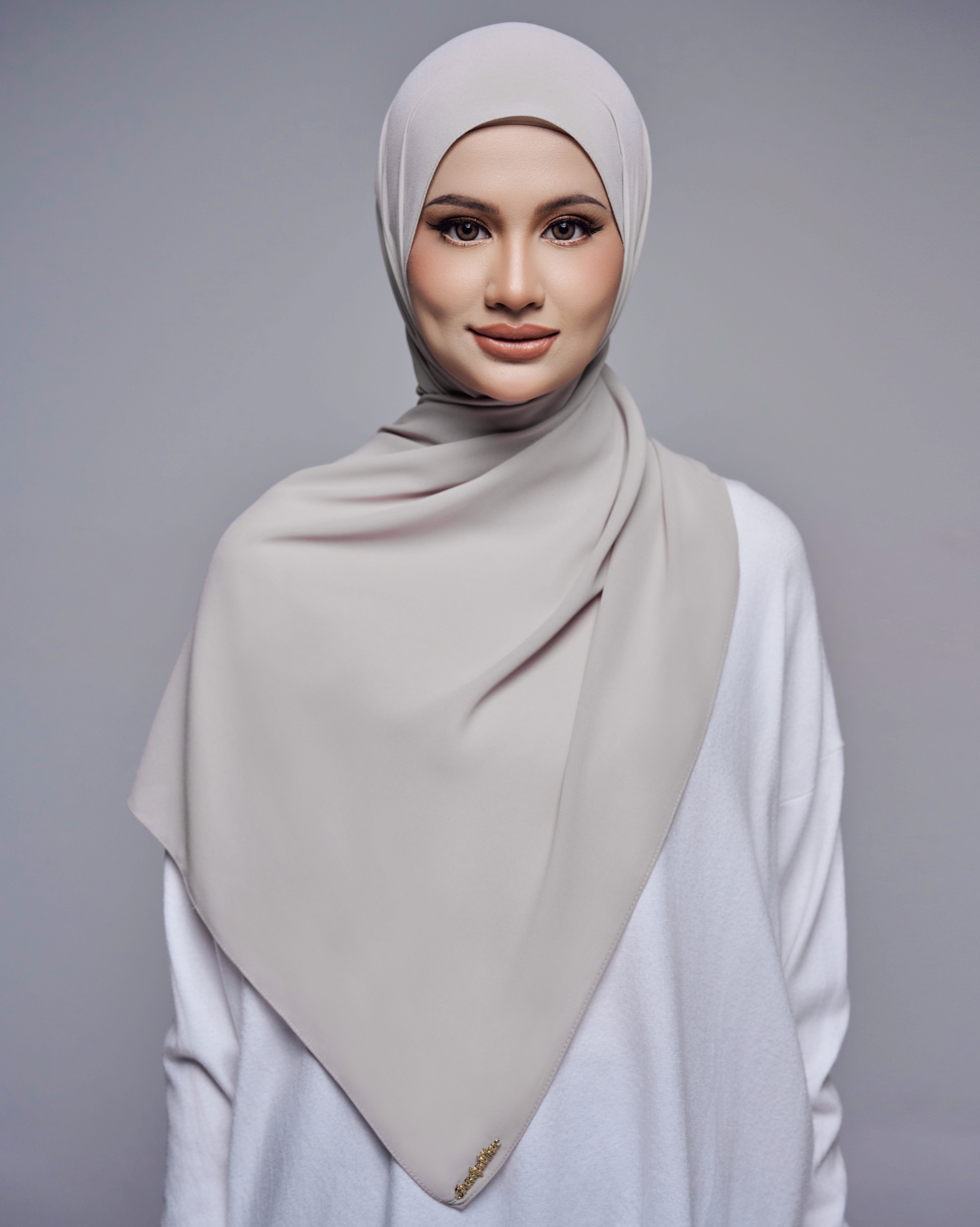 MALIQA SHAWL 2.0 IN LIGHT NUDE