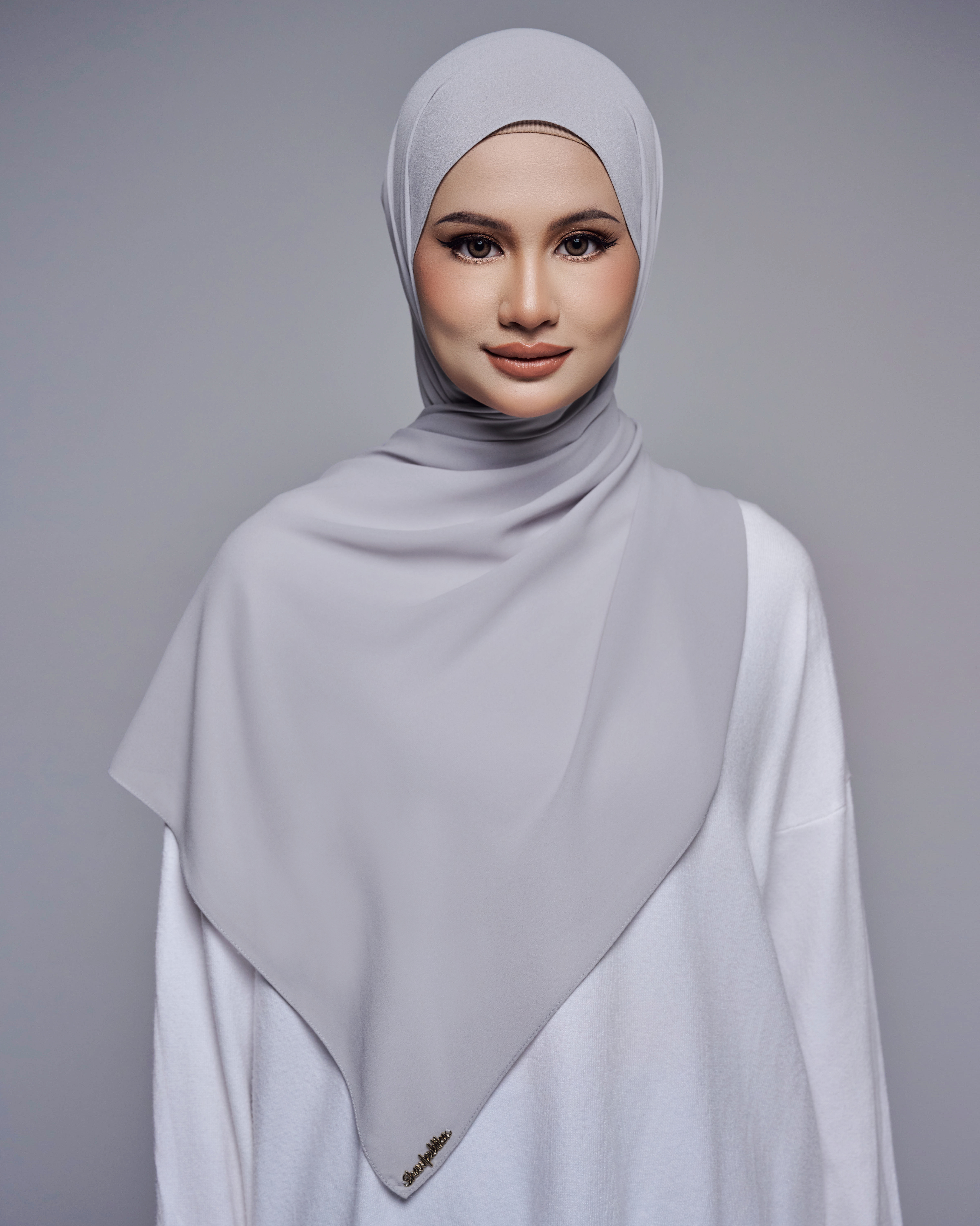MALIQA SHAWL 2.0 IN SILVER GREY