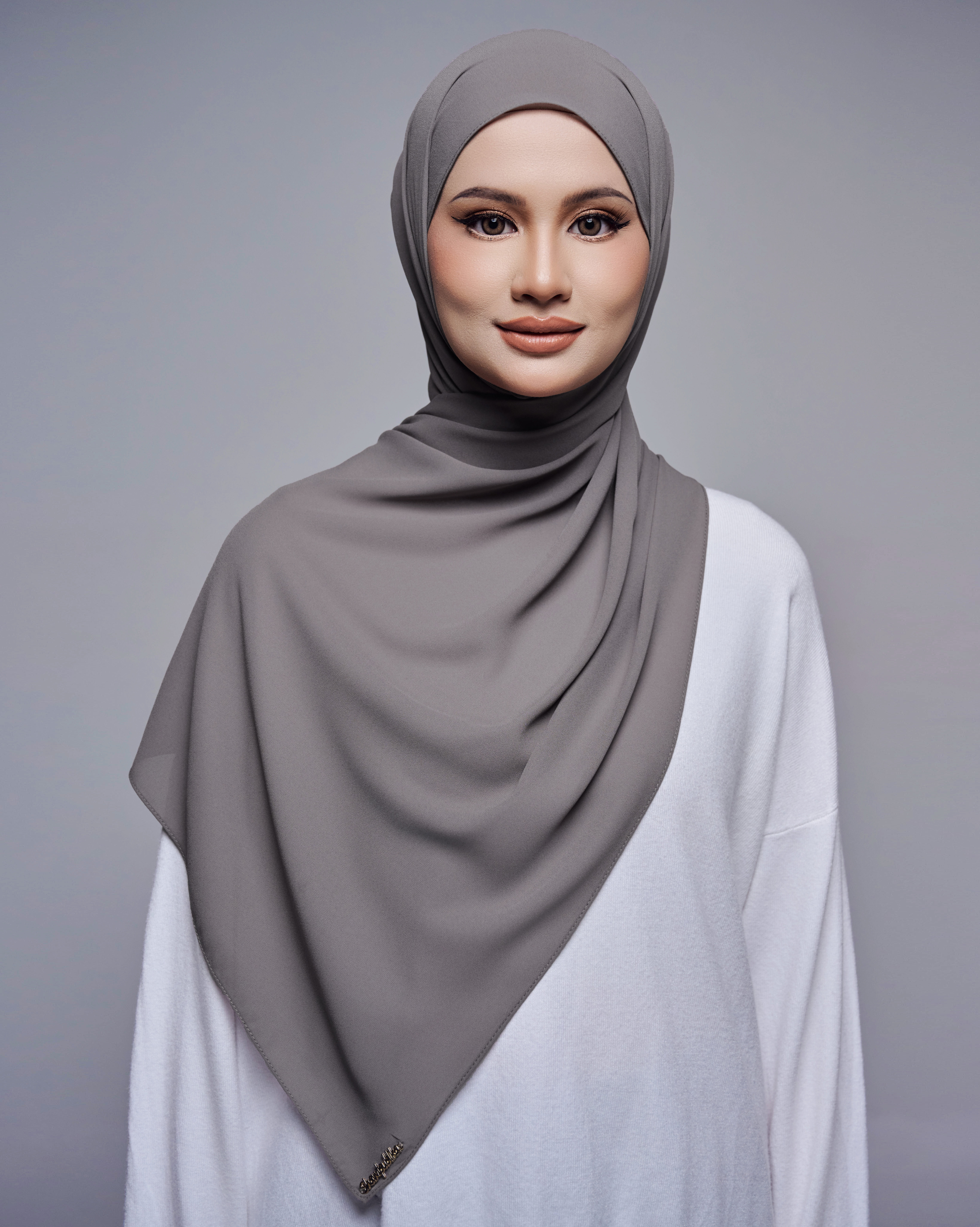 MALIQA SHAWL 2.0 IN SMOKEY GREY