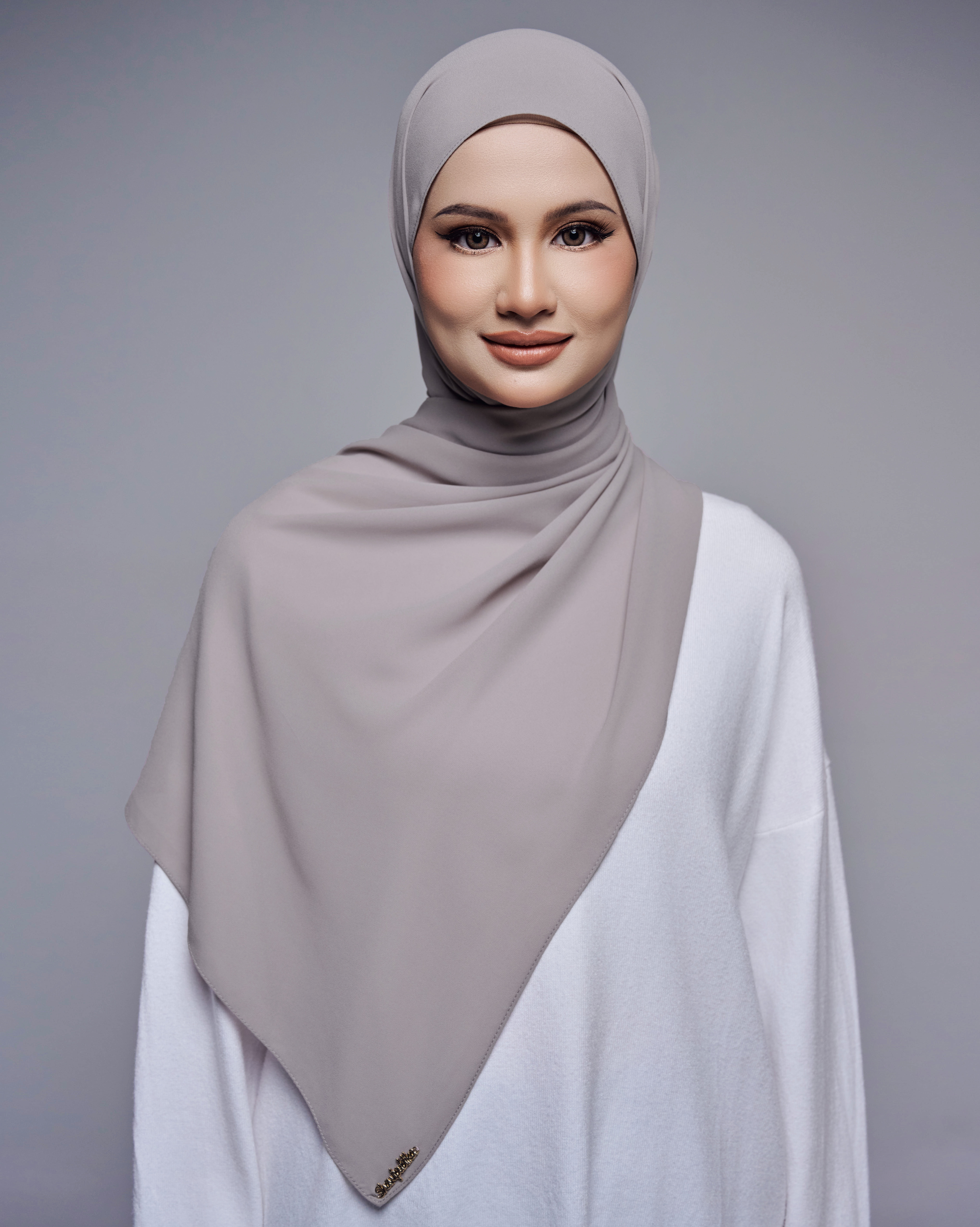 MALIQA SHAWL 2.0 IN SOFT GREY