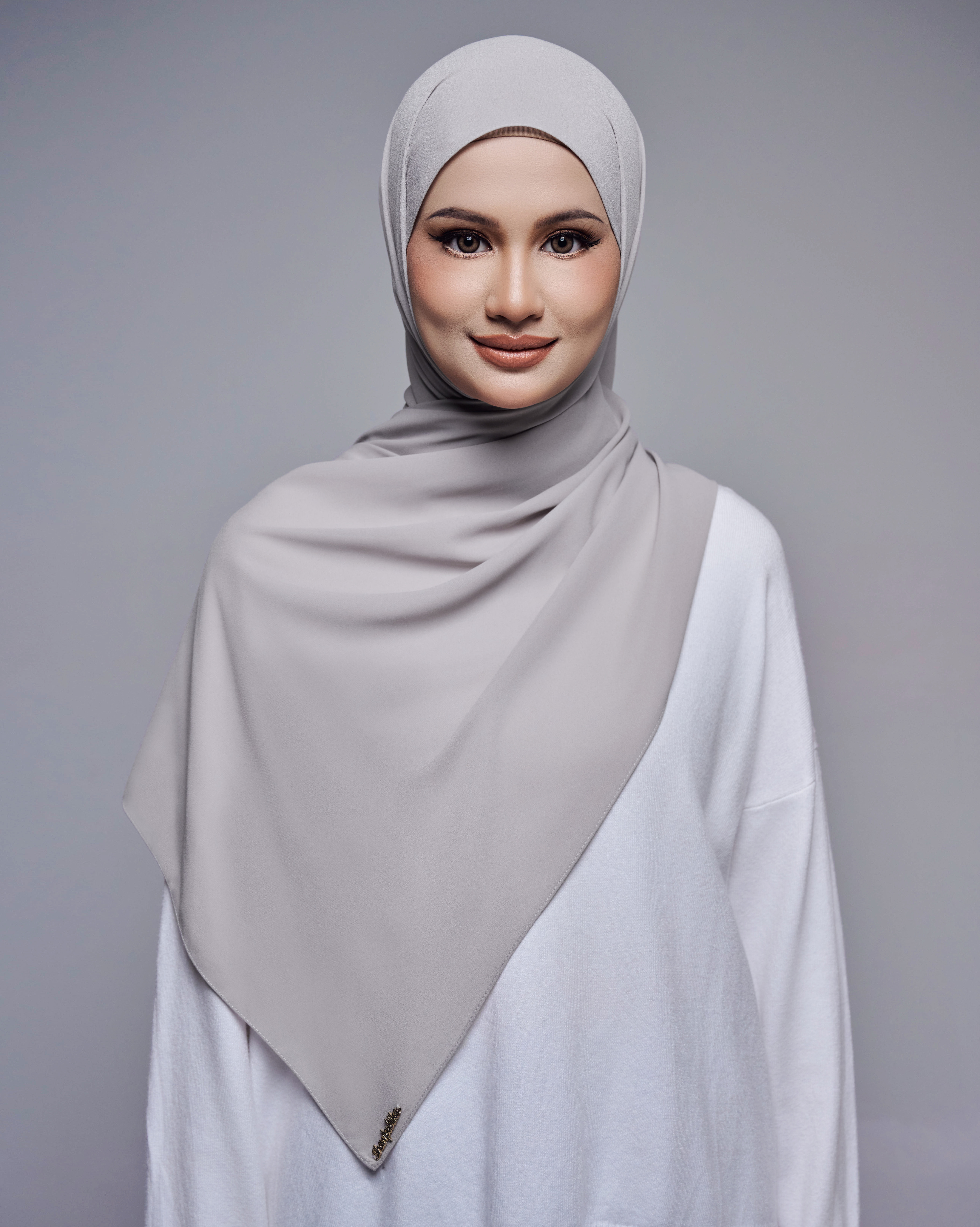 MALIQA SHAWL 2.0 IN STEEL GREY