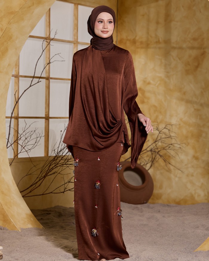 LAYLAA IN RICH BROWN