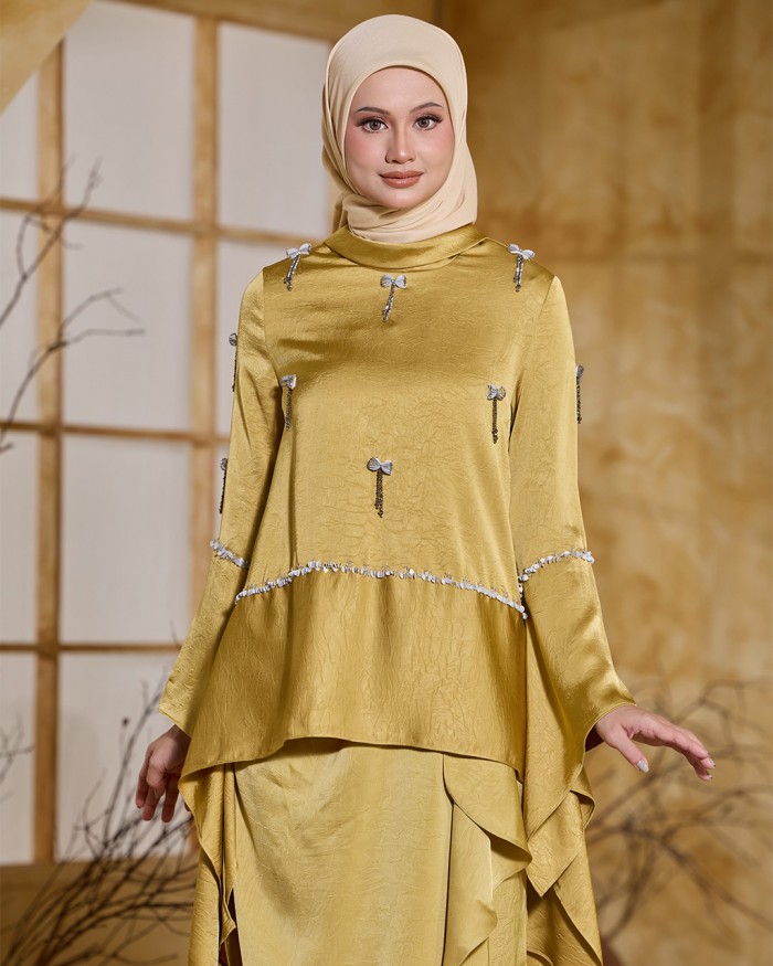 ALAIA IN GOLDEN YELLOW