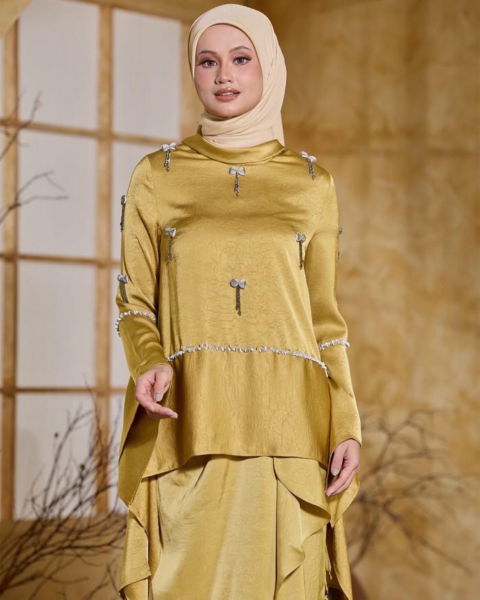 ALAIA IN GOLDEN YELLOW