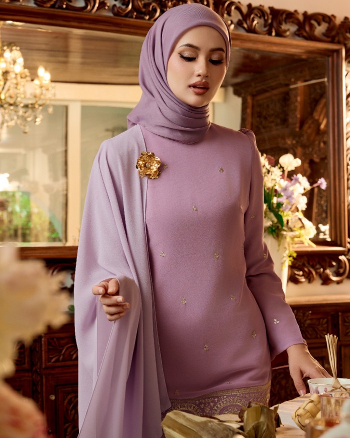 EYANA IN LILAC