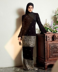 EYANA IN BLACK