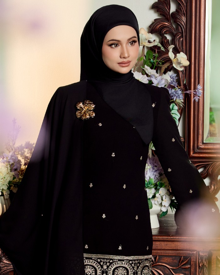 EYANA IN BLACK
