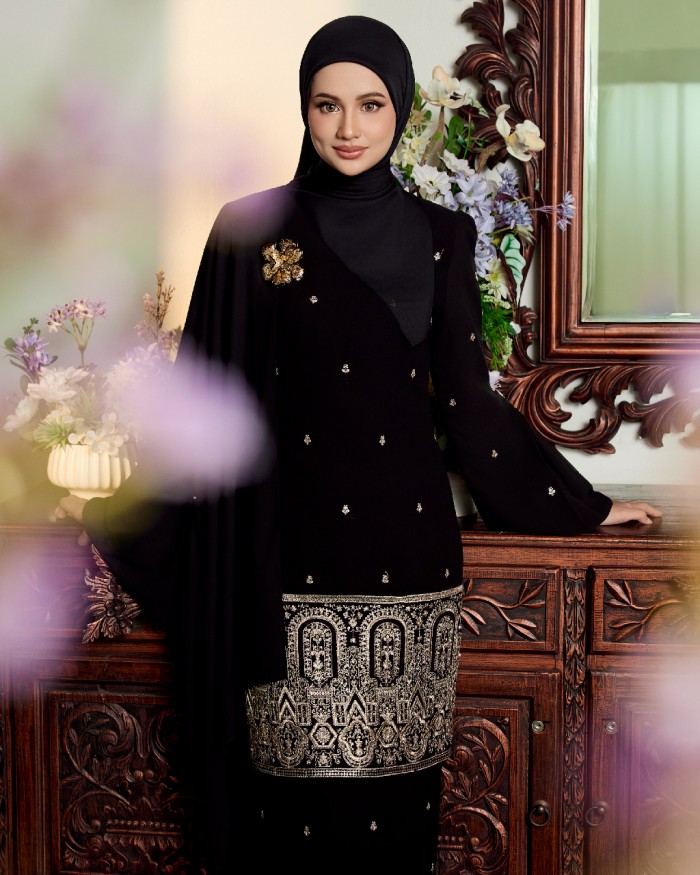 EYANA IN BLACK