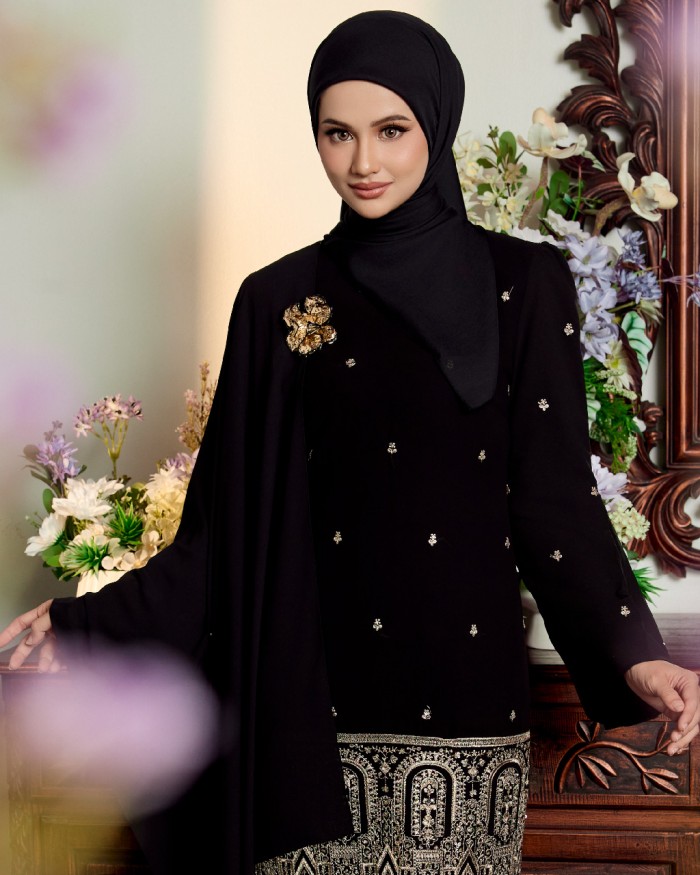 EYANA IN BLACK