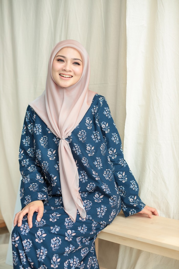 KURUNG NINA IN NAVY BLUE