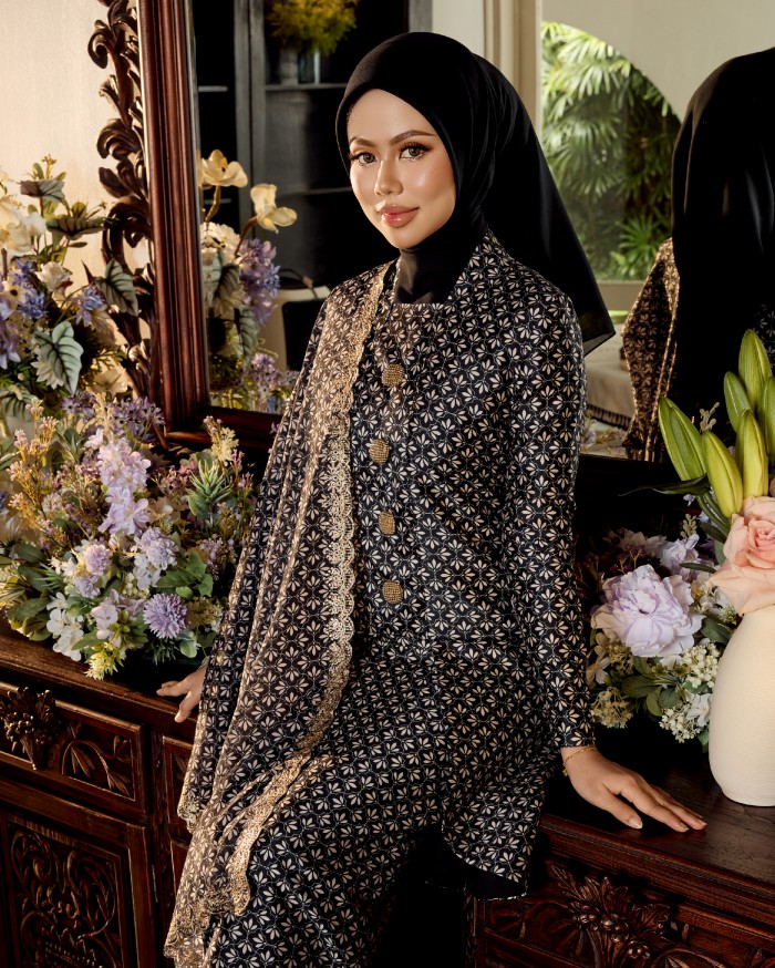 SIARA IN BLACK SPRINTED