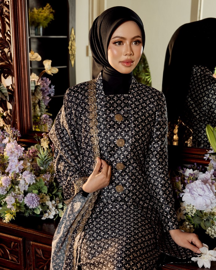 SIARA IN BLACK SPRINTED