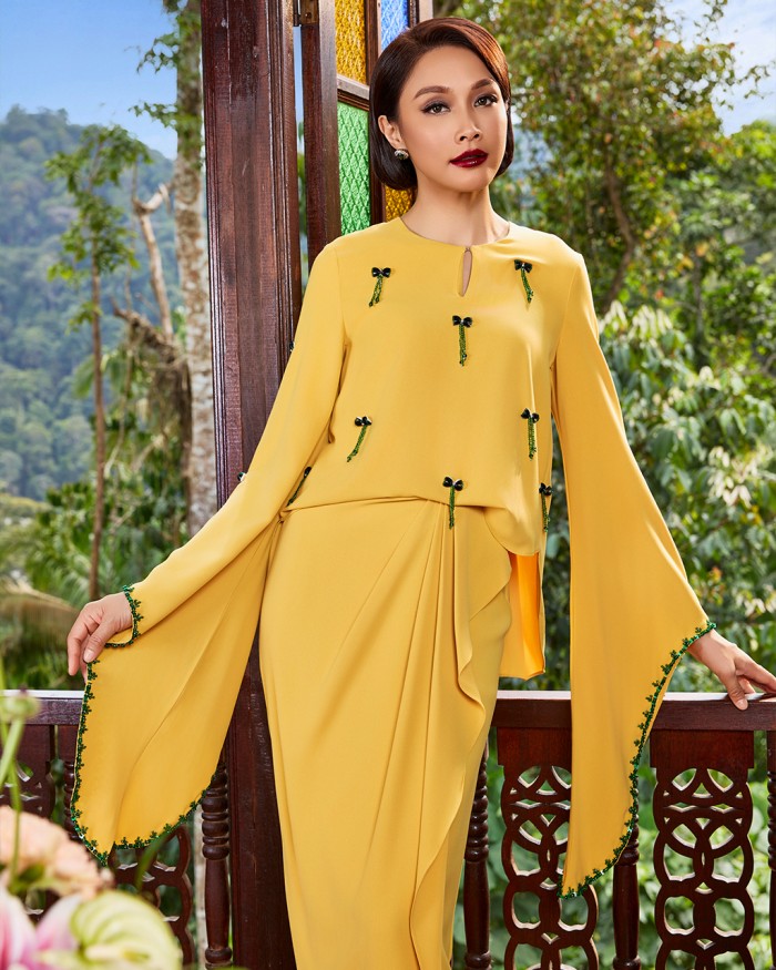 VERA IN YELLOW